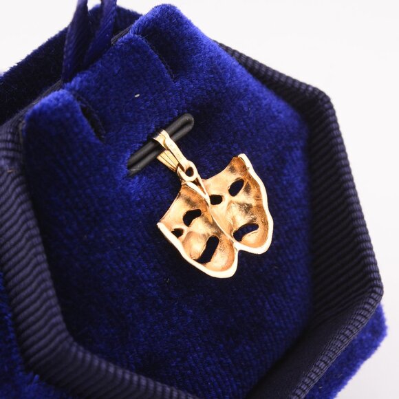 10K Comedy and Tragedy Masks Pendant - Picture 9 of 10